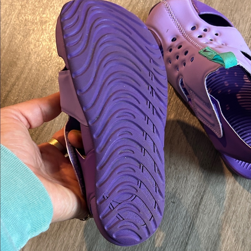 Nike Kids Purple and Green Sandals - Picture 7 of 9